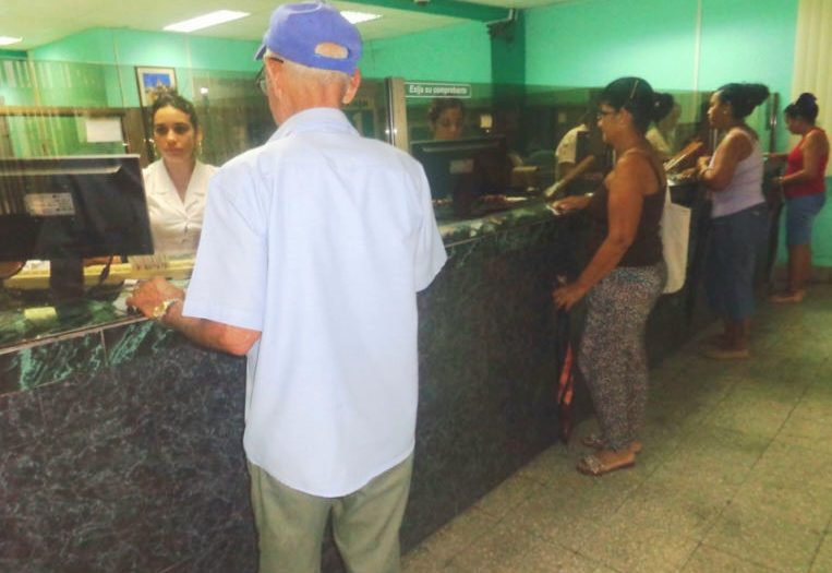Popular Bank gradually responds to demand for foreign currency accounts