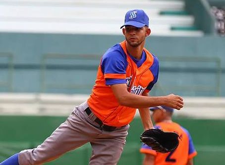 Yanieski Duardo, first pitcher from Sancti Spíritus to record one hundred saves in the National Series