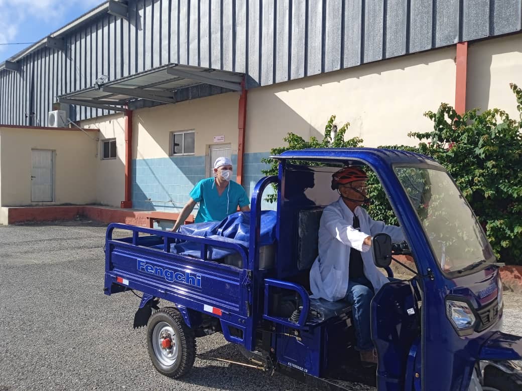 Electric tricycles support the distribution of products from the Sancti Spíritus Meat Company