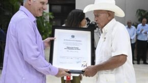 Farmer from Sancti Spíritus awarded the Honorary Title Labor Hero (+ photos)