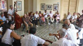 Artists and intellectuals honored in Sancti Spíritus through a forum for dialogue