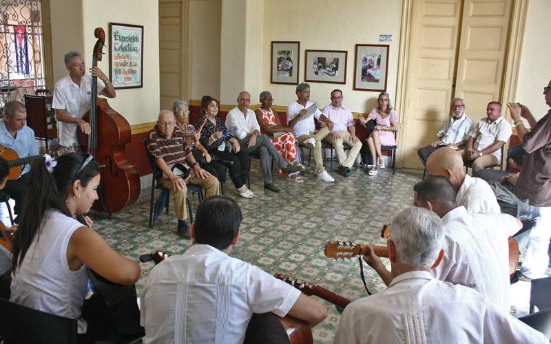Artists and intellectuals honored in Sancti Spíritus through a forum for dialogue