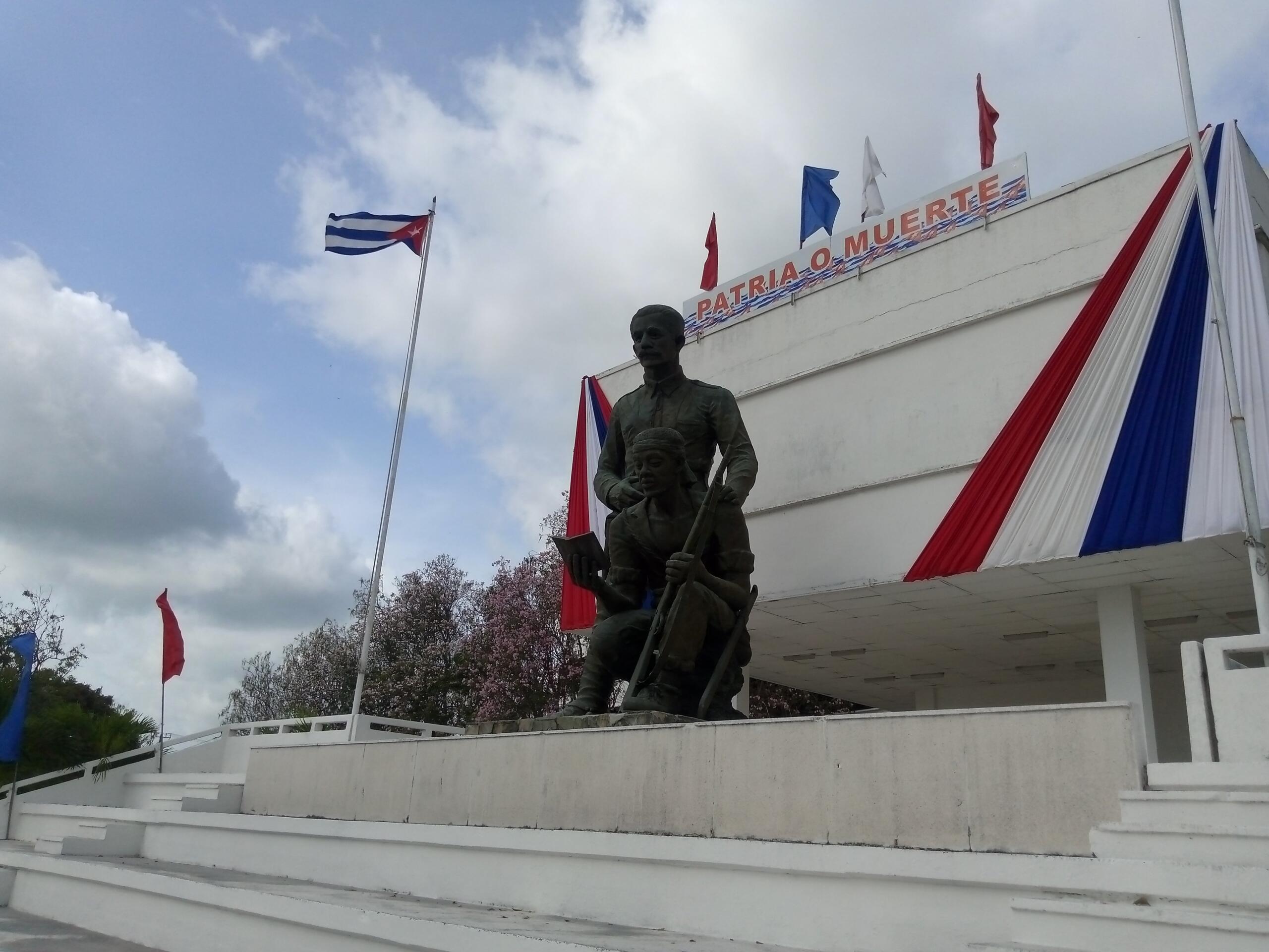 Sancti Spíritus returns to the plaza in the Anti-Imperialist Tribune for peace, justice and against the blockade