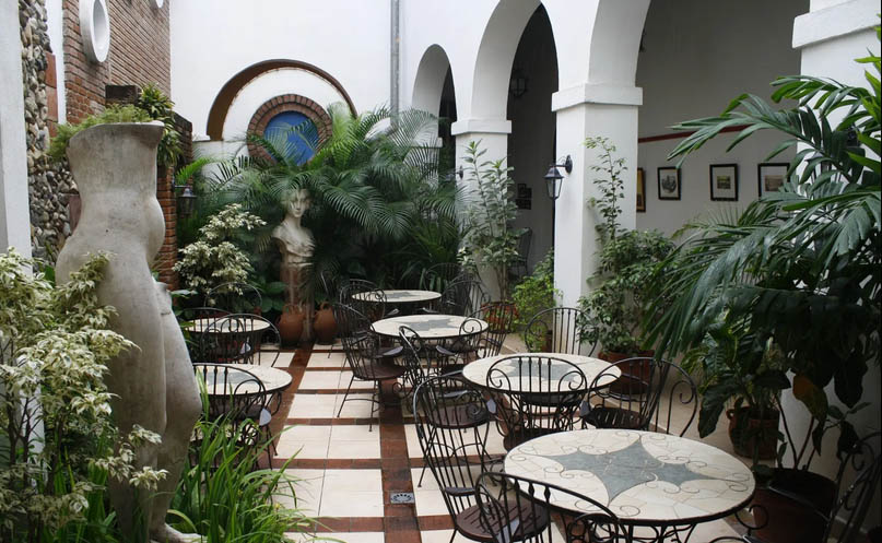 Visual artist from Sancti Spíritus gifts an exibition to Cuban Culture Day