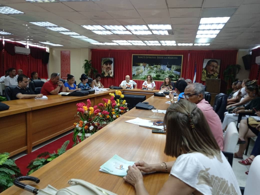 Neighborhood and wholesale markets, light dining options, and support for vulnerable groups in Sancti Spíritus