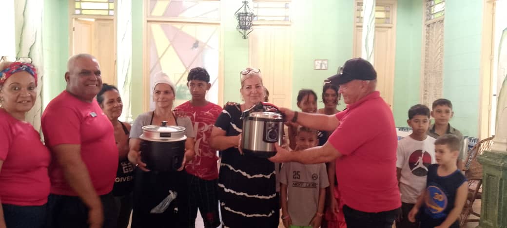 Transtur delivers donations to homes for children and adolescents without parental care