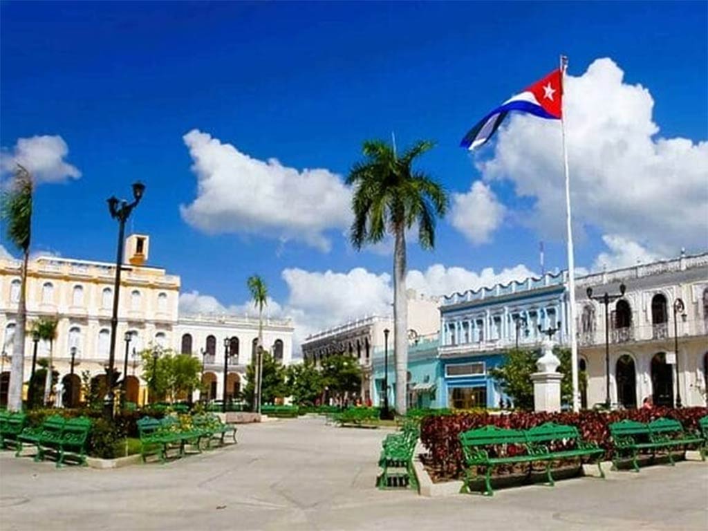Another reverence for Sancti Spíritus