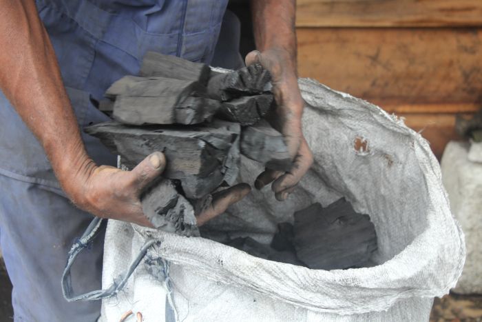 Charcoal: an alternative for cooking during blackouts in Sancti Spíritus