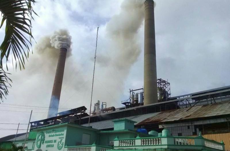 Melanio Hernández Industrial workers repair for the sugar harvest