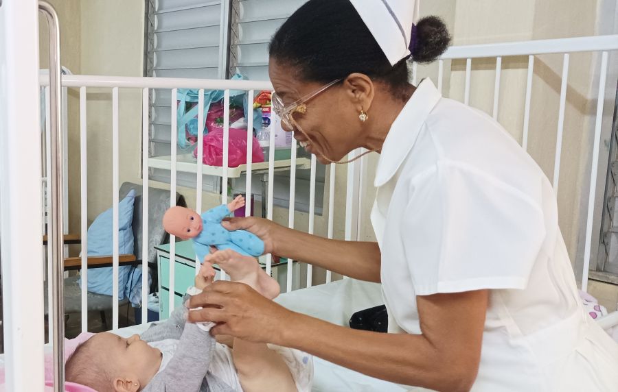 Nurses from Sancti Spíritus: hands that work miracles