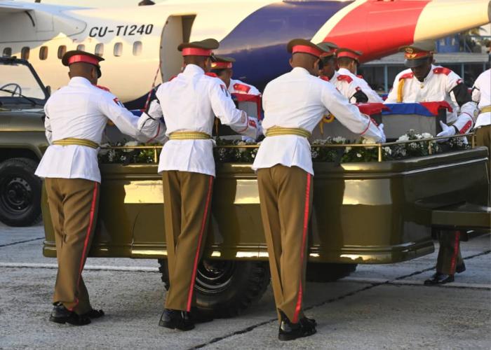 The mortal remains of the 32 combatants killed in Venezuela arrive in Cuba