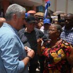 Intercambia Díaz-Canel con afectados por intensas lluvias en Granma