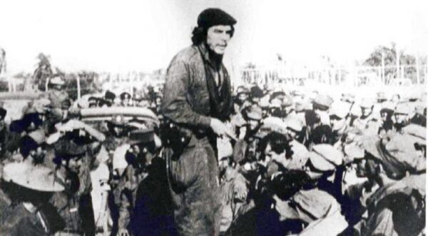 Ernesto Che Guevara durante la Campaña de Las Villas Foto: Perfecto Romero.