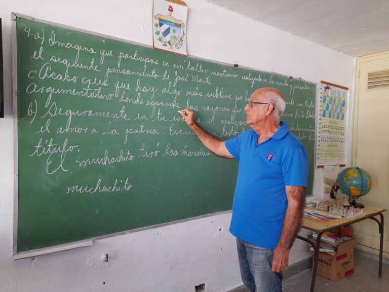 El maestro tiene que ganarse el cariño de los estudiantes