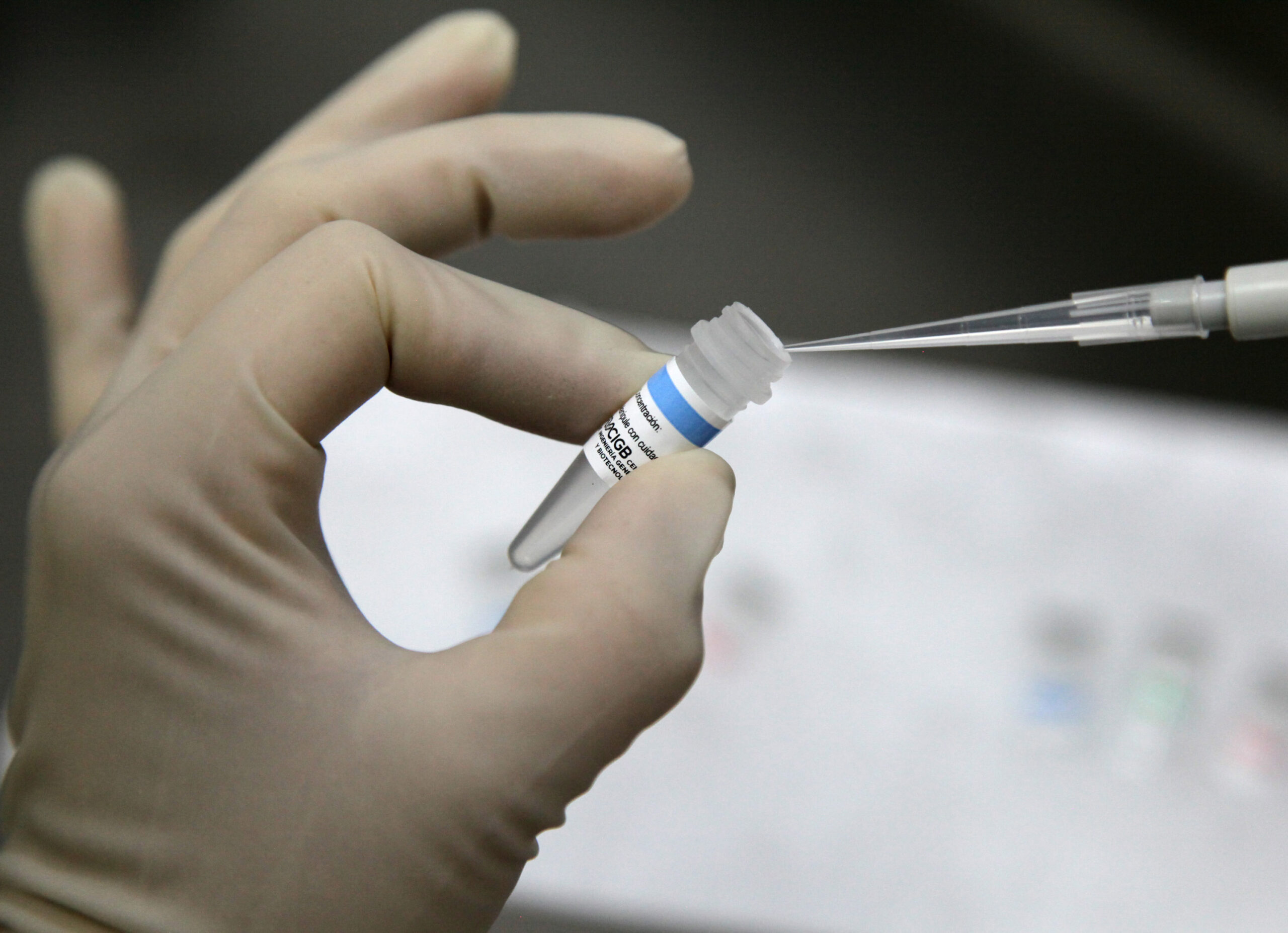 Hombres de ciencia, la virtud de lo imprescindible