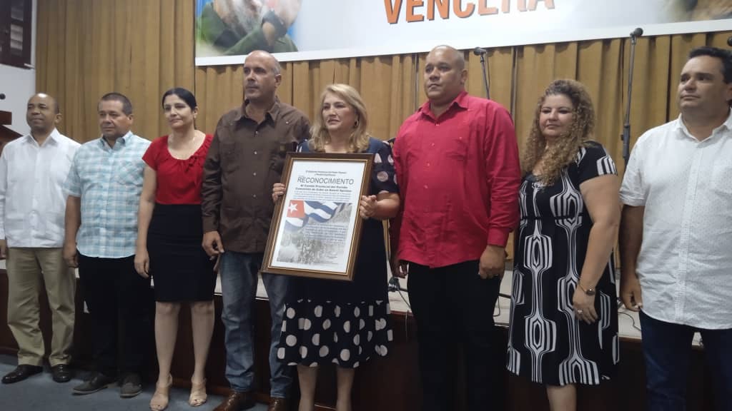 Reconocen en Sancti Spíritus a cuadros y trabajadores destacados del Partido