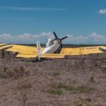 Piloto sale ileso al precipitarse a tierra el avión «Dromedario» en que sobrevolaba el Sur del Jíbaro (+Fotos)