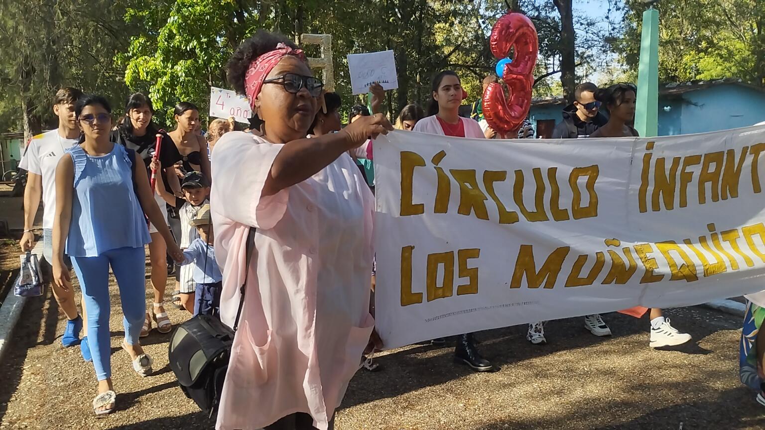Desfile pioneril en Sancti Spíritus por el Primero de Mayo | Radio ...