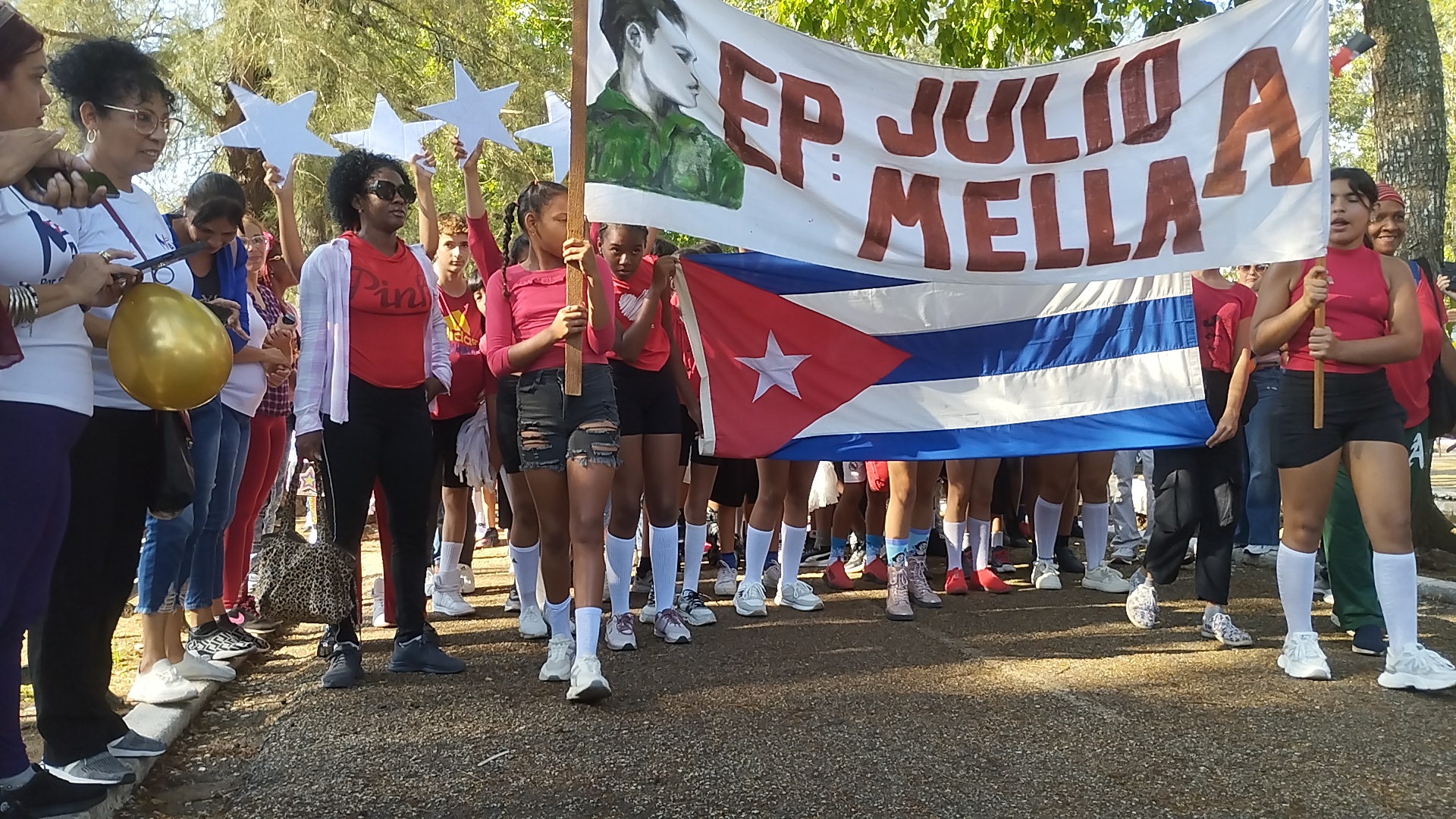 Desfile pioneril en Sancti Spíritus por el Primero de Mayo | Radio ...