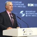 Presidente cubano participa en sesión plenaria del IV Foro Económico Euroasiático