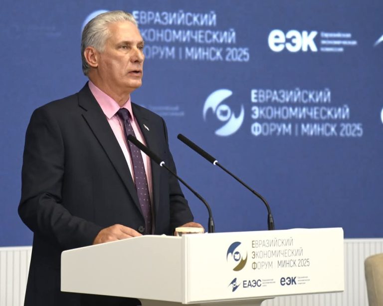 Presidente cubano participa en sesión plenaria del IV Foro Económico Euroasiático