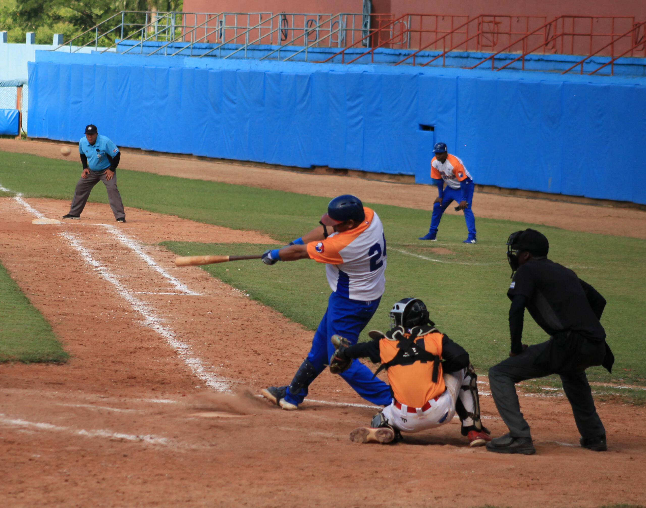 Gallos aseguran duelo ante Azucareros en el Huelga