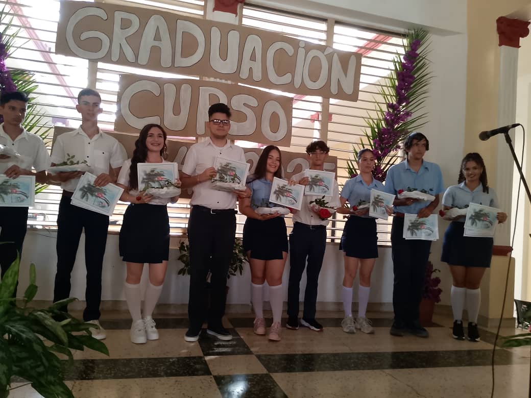 Cabaiguán gradúa nuevos bachilleres