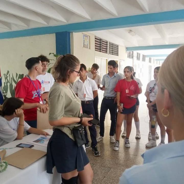 Estudiantes espirituanos de la enseñanza media en consejo provincial