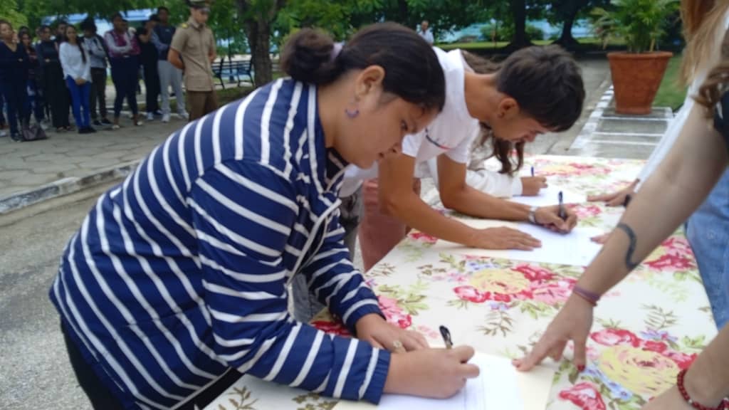 Universitarios de Sancti Spíritus firman Juramento del Miliciano