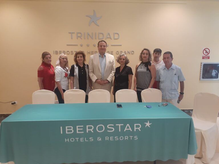 Recorre Trinidad Embajador de Egipto en Cuba