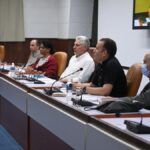 Dialoga Díaz-Canel con intelectuales y artistas de todo el país