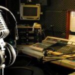 Presidente de parlamento de Cuba felicita a trabajadores de la radio