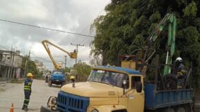Eléctricos desarrollan acciones en Guayos para mejorar el servicio