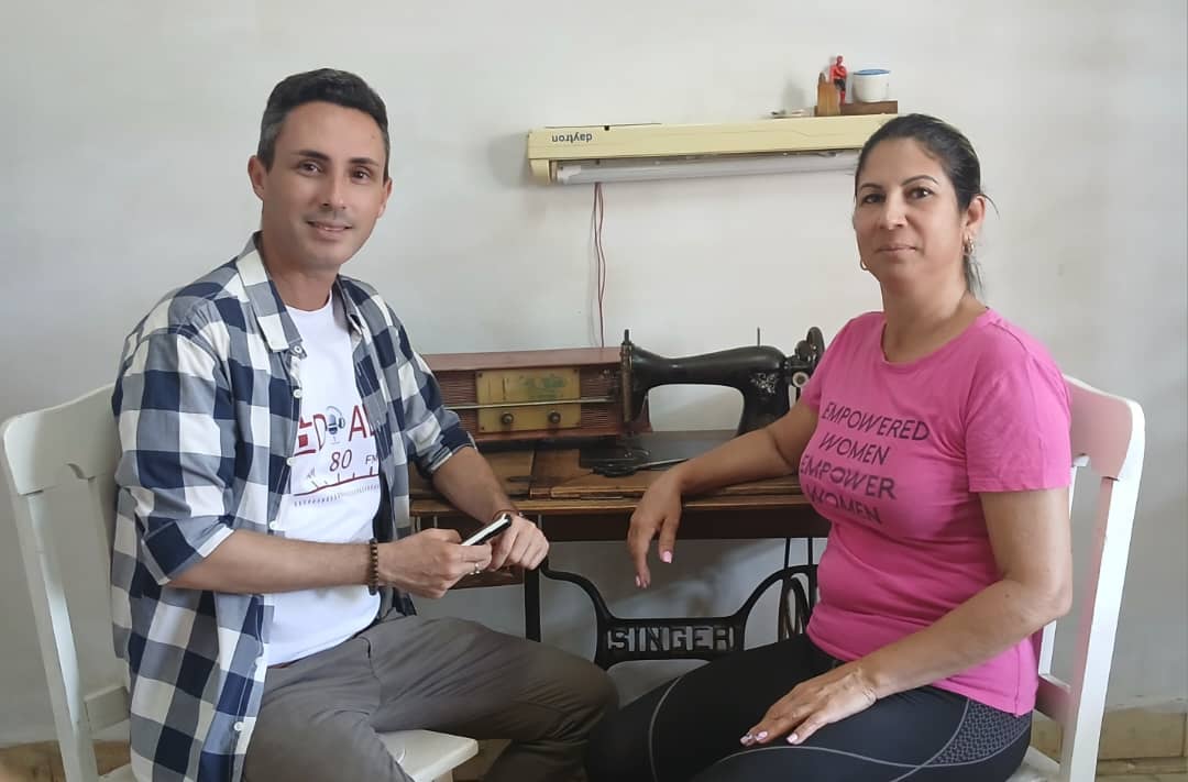 «Me encanta coser escuchando la Radio»