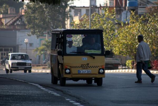 En su silencioso andar transportan diariamente cientos de pasajeros. Foto: Oscar Alfonso Sosa.