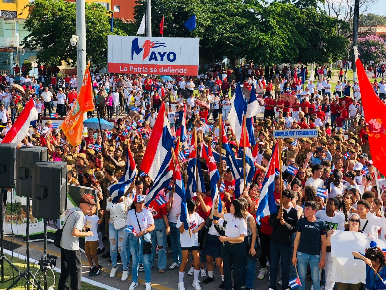 Multitudinario desfile por el Primero de Mayo en Sancti Spíritus patentiza que #LaPatriaSeDefiende