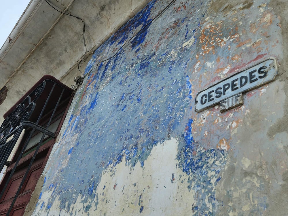 Confort y color regresan a casona colonial espirituana