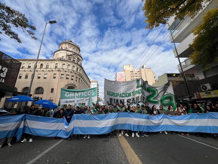 Califican de contundente paro general en Argentina
