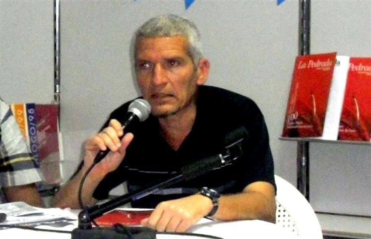 Premio de su terruño encierra algo especial para escritor Abel Hernández