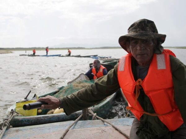 El quehacer de los pescadores de Acuiza, un aval para otorgar a la provincia la sede del 26. Foto: Oscar Alfonso Sosa.