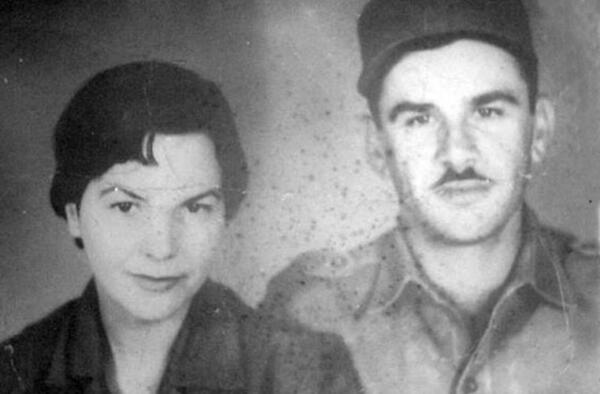Alberto Delgado junto a su esposa.