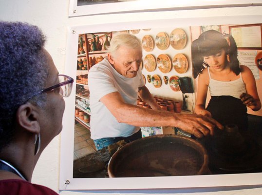 Muestras de la expo fotográfica de Raúl Abreu sobre el legado artístico de la familia Santander. Foto: Oscar Alfonso Sosa.
