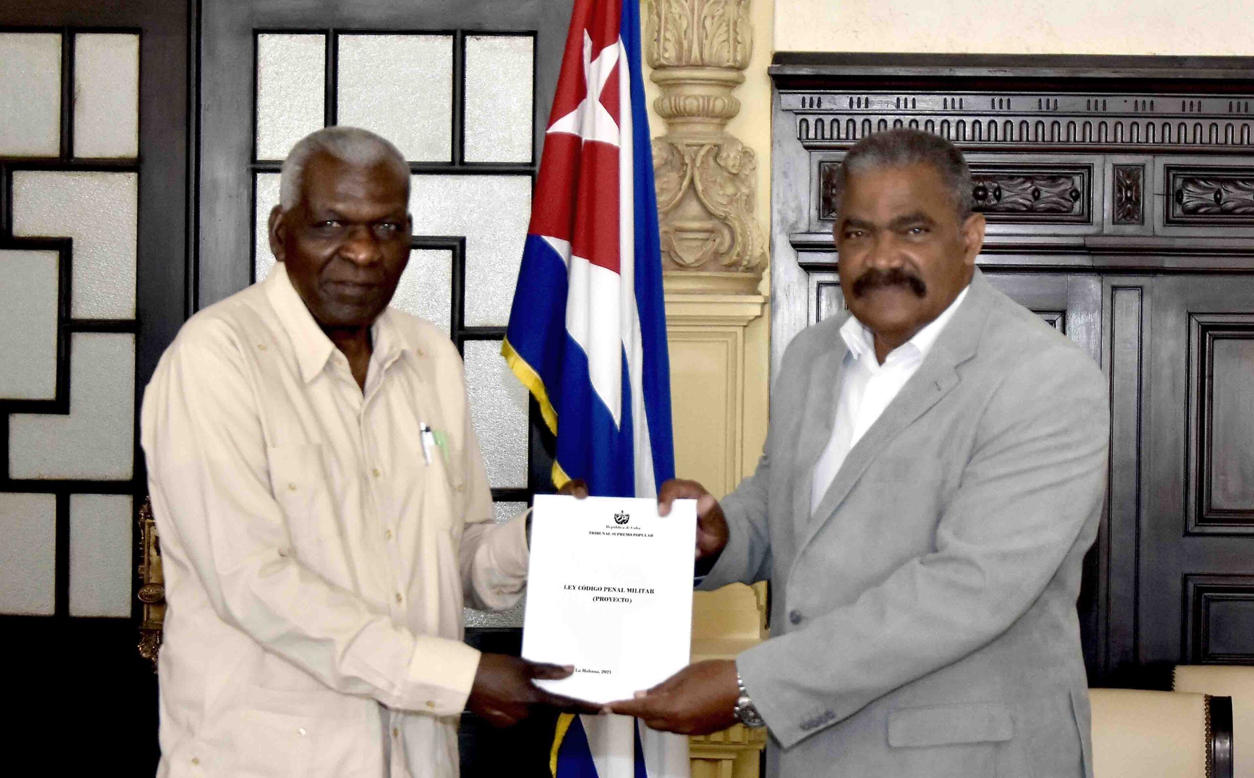 Entregan a Parlamento cubano anteproyecto de ley del Código Penal Militar