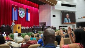 Díaz-Canel en el Parlamento cubano: “Rendirnos no es una alternativa”