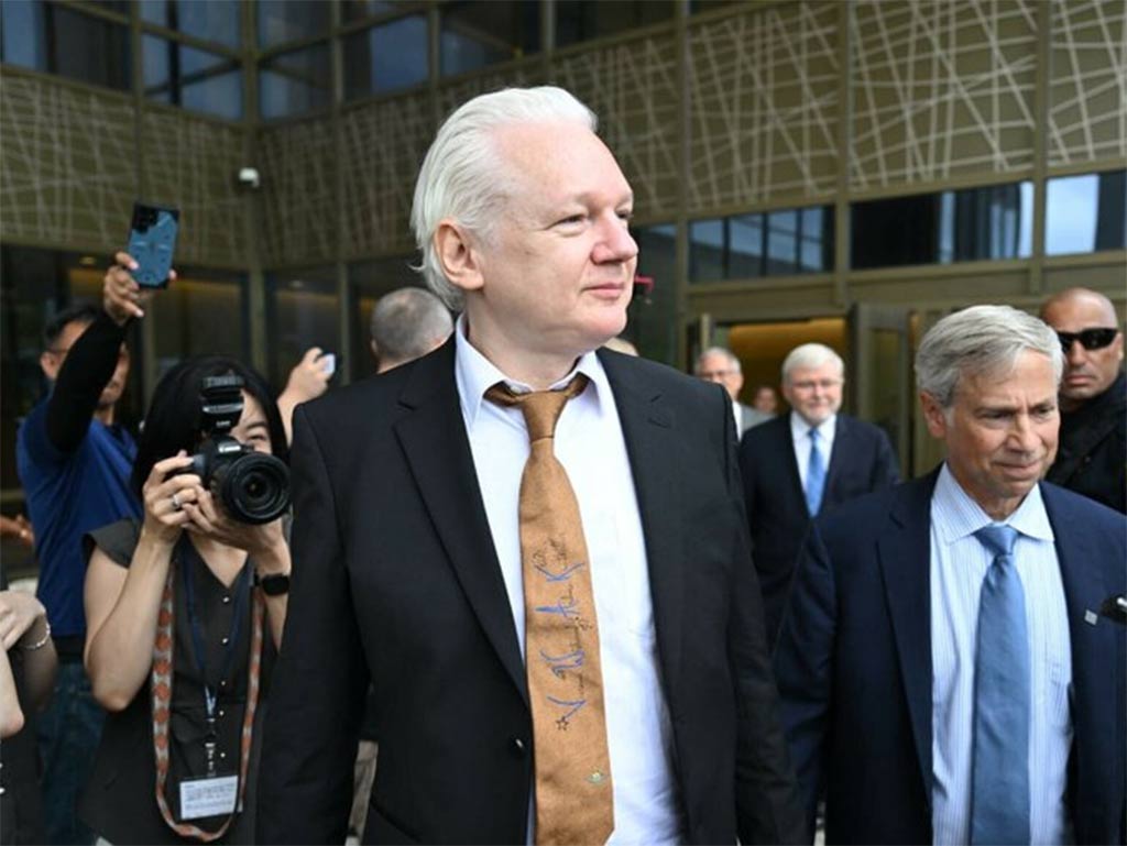 Julian Assange libre tras comparecer y sellar acuerdo de culpabilidad (+Post)