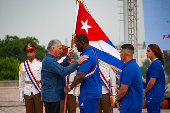 Abanderan delegaciones cubanas a París 2024