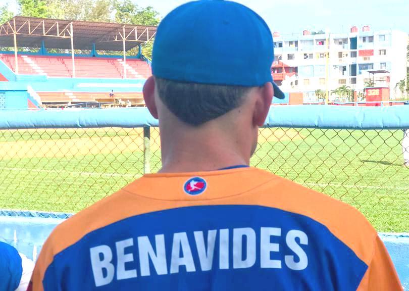 Gallos triunfan y se llevan subserie ante Leñadores