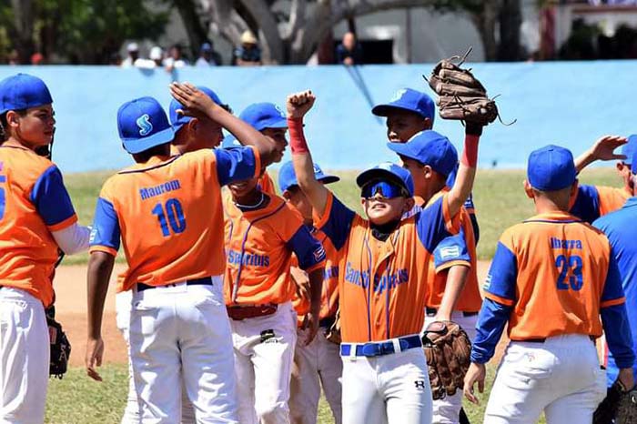 Gallitos sorprenden a campeones de Bayamo y discutirán título de Pequeñas Ligas