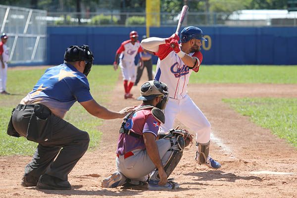 Doble triunfo cubano en béisbol centrocaribeño