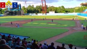 En reñido juego, Gallos aseguran subserie ante los Cocodrilos (+ video)